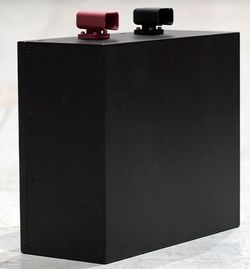Batería de Litio LiFePO4 Bajo Asiento Eleksol 12,8V 200Ah Bluetooth y BMS V2