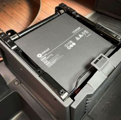 Batería de Litio LiFePO4 Bajo Asiento Eleksol 12,8V 300Ah Bluetooth y BMS V2