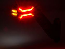 Piloto Cuerno Led Derecho Con 3 Funciones - Modelo Dragon