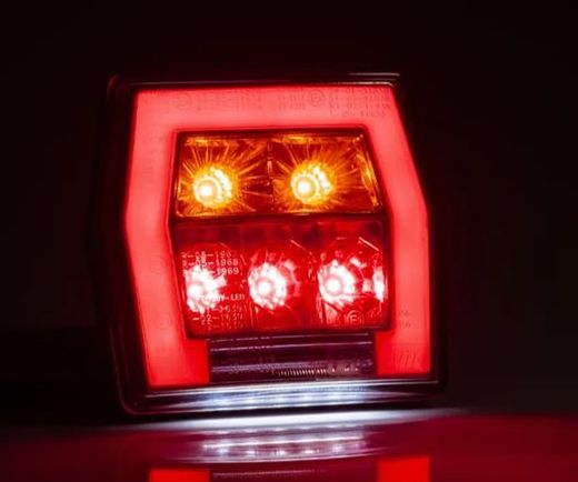 Rücklicht mit LED-Beleuchtung und 3 Funktionen