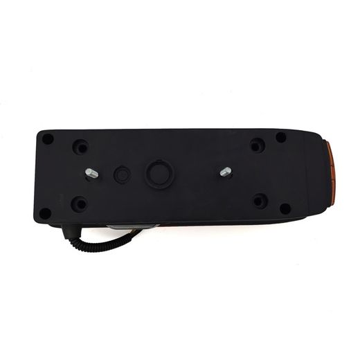 Linke Rückleuchte mit Dreieck und Maxtric-Leuchte mit Kabel