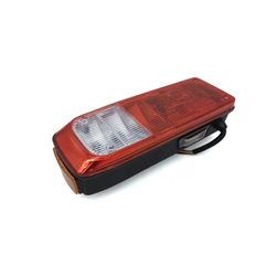 Linke Rückleuchte mit Dreieck und Maxtric-Leuchte mit Kabel