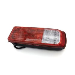 Linke Rückleuchte mit Dreieck und ohne Maxtric-Leuchte mit Kabel