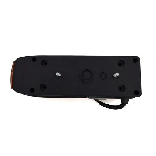 Linke Rückleuchte mit Dreieck und ohne Maxtric-Leuchte mit Kabel