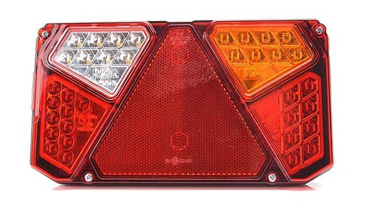 Piloto trasero led universal derecho con luz de matrícula lateral