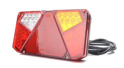 Piloto trasero led universal derecho con luz de matrícula lateral